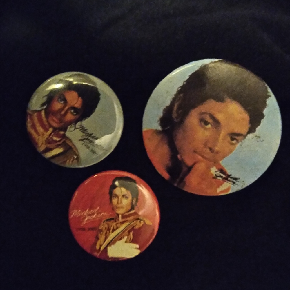 2 LEFT! Michael Jackson Memorial Pins
